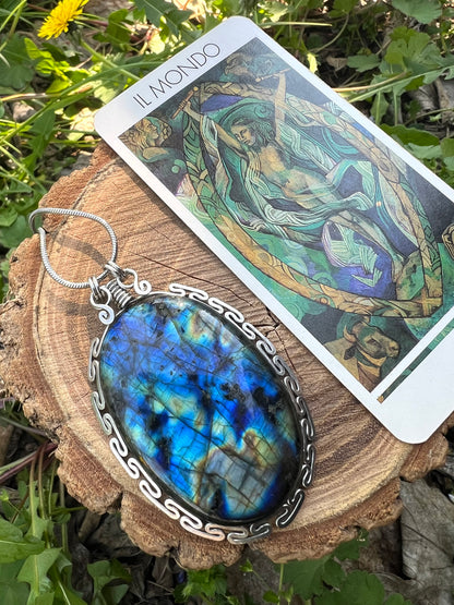 Collana medaglione con splendida Labradorite multicolor - lavorazione manuale "cammino Inca"