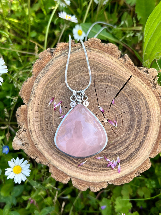 Collana con goccia di Quarzo Rosa naturale
