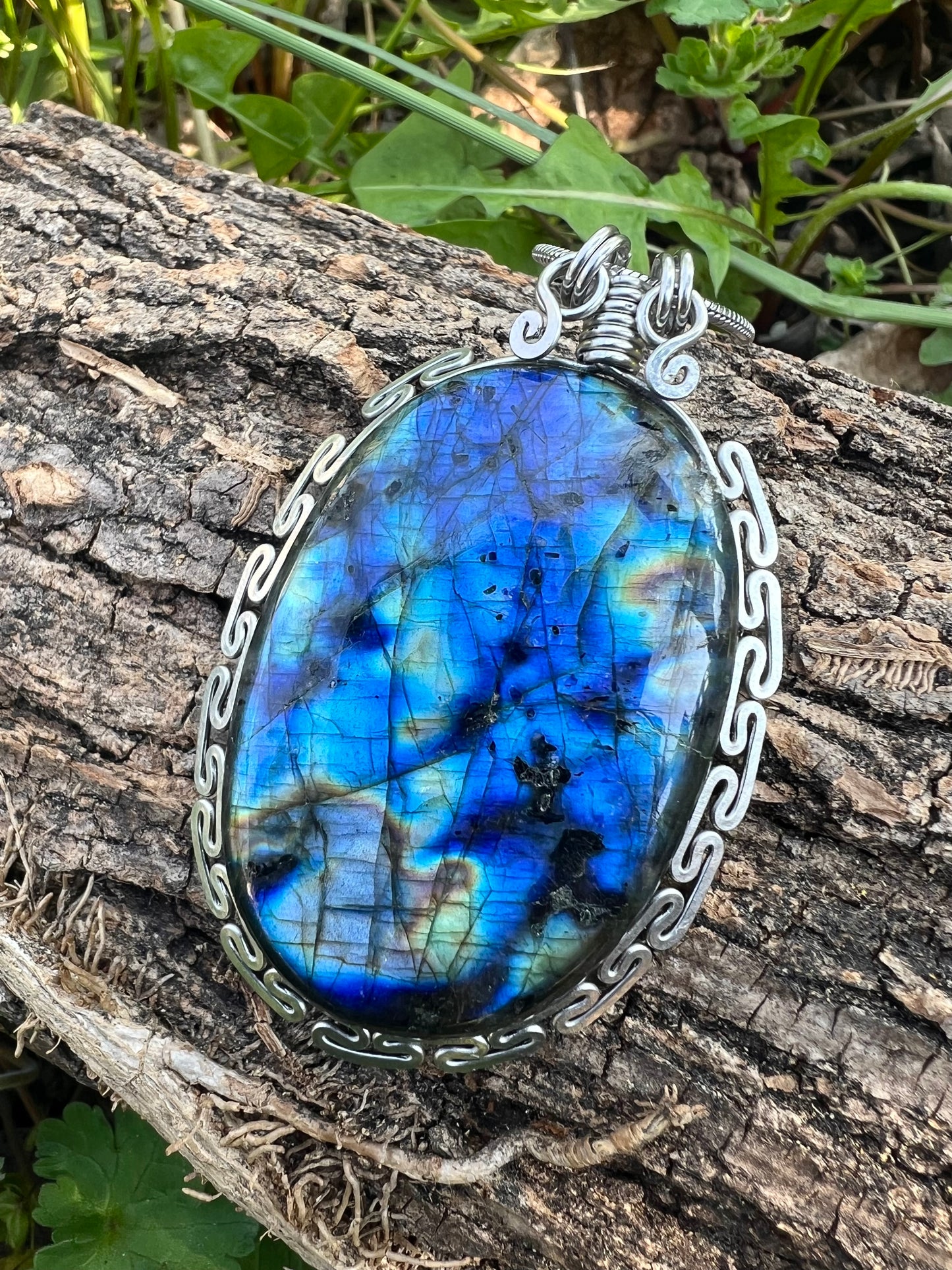 Collana medaglione con splendida Labradorite multicolor - lavorazione manuale "cammino Inca"