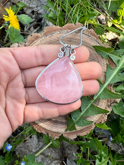 Collana con goccia di Quarzo Rosa naturale