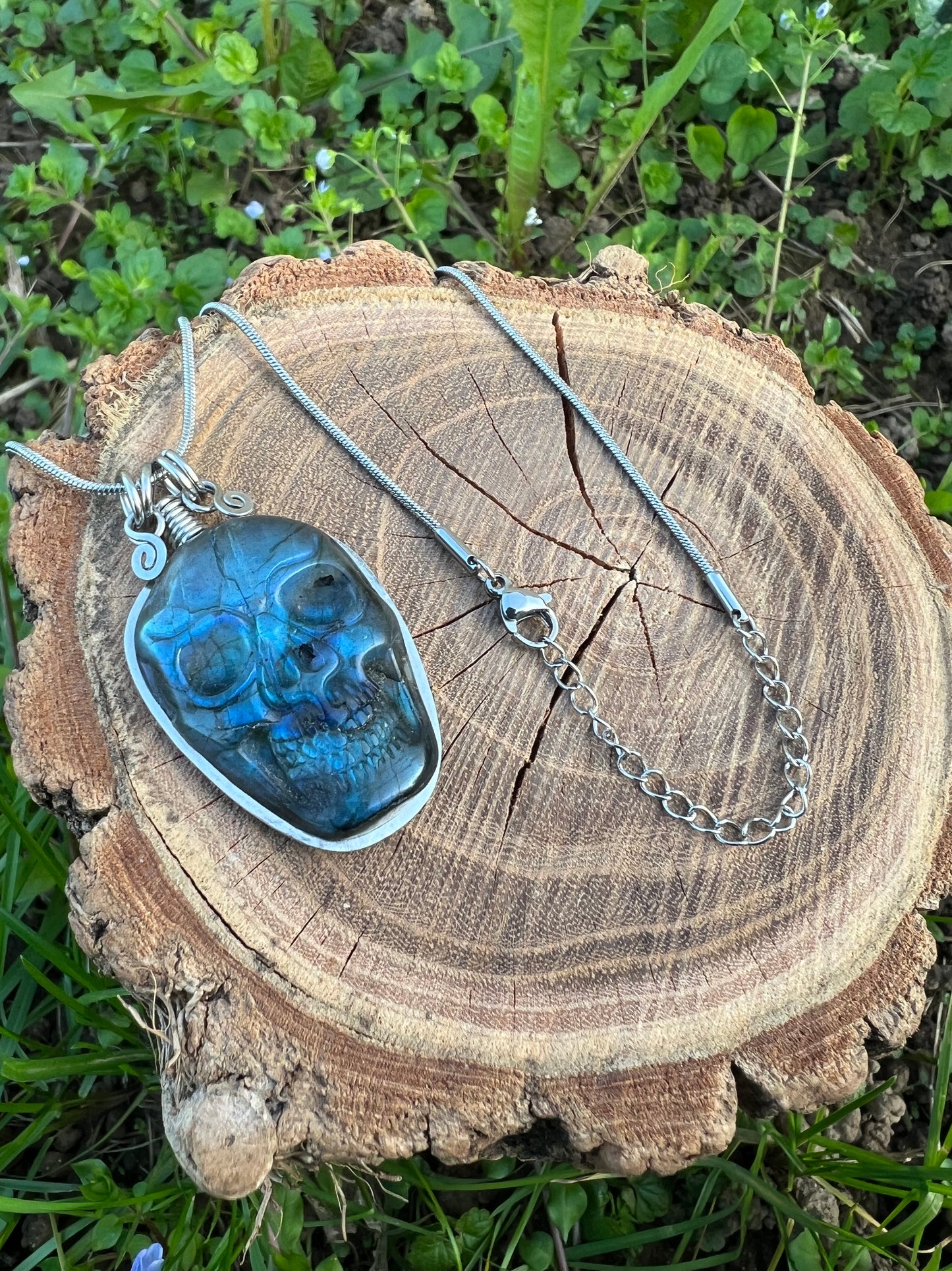 Collana Teschio in Labradorite blu scolpita a mano