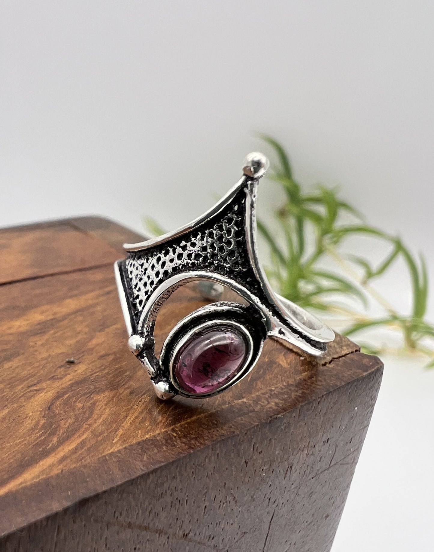 Anello in stile medievale