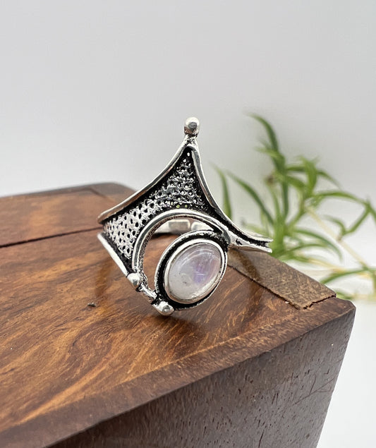 Anello in stile medievale