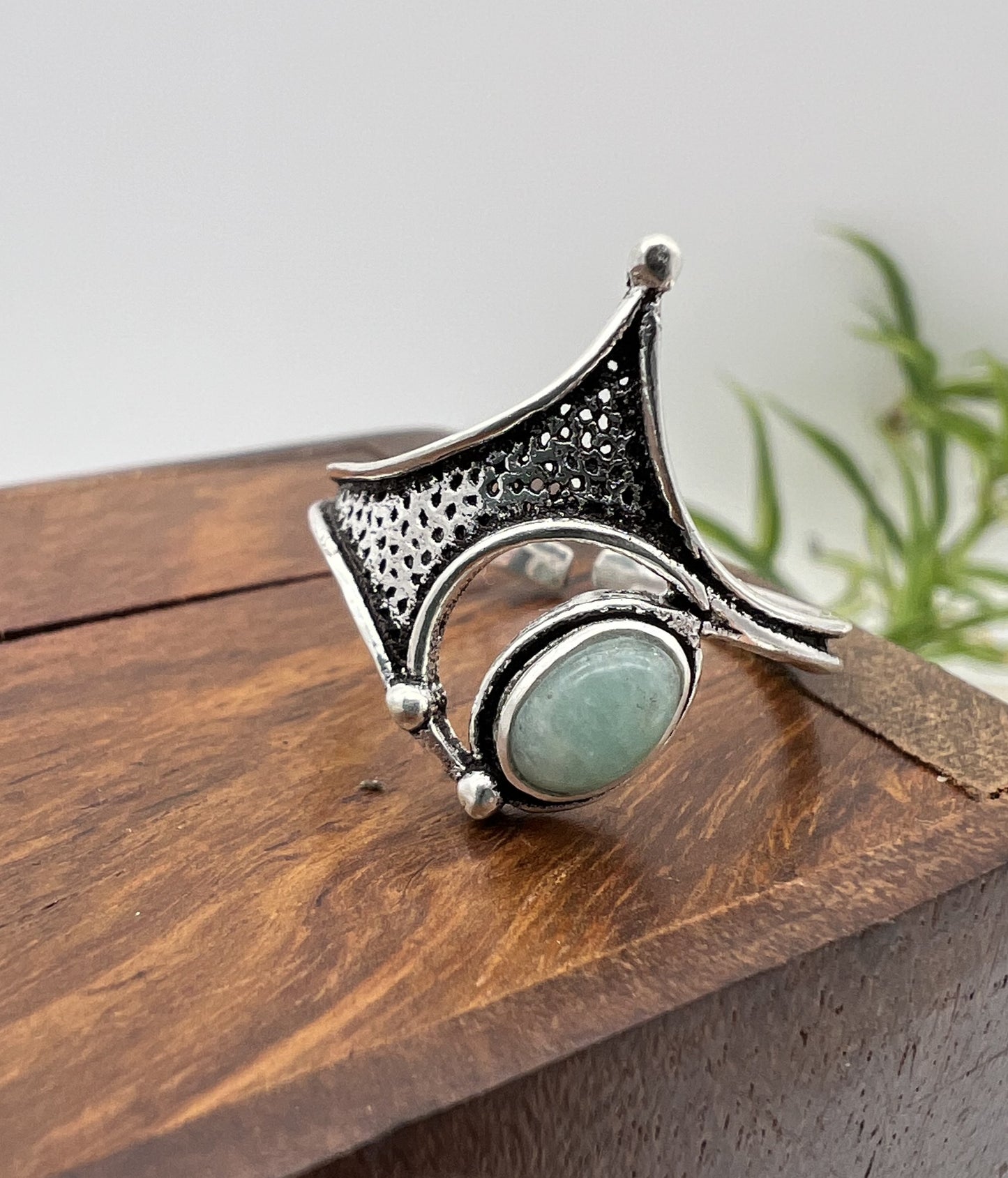 Anello in stile medievale