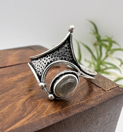 Anello in stile medievale