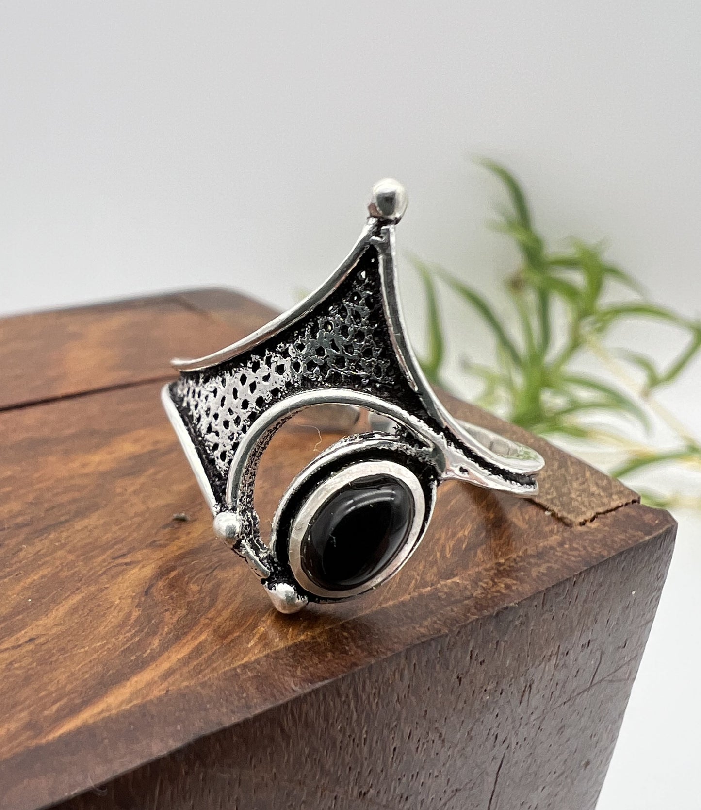 Anello in stile medievale