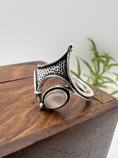 Anello in stile medievale