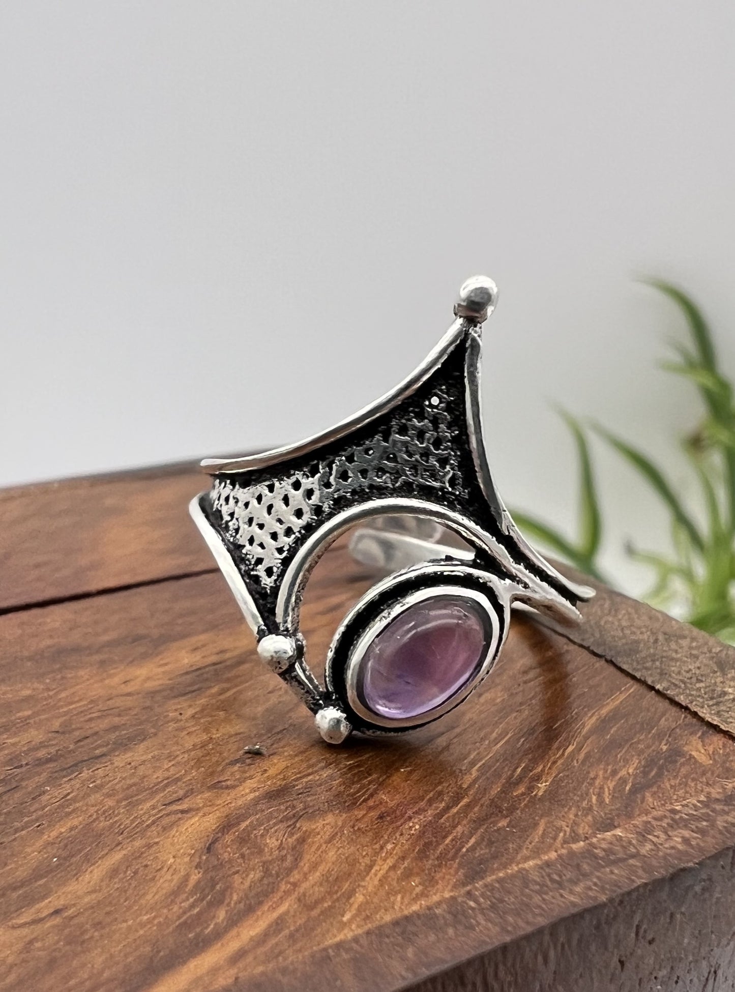 Anello in stile medievale