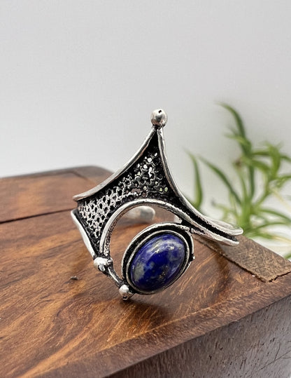 Anello in stile medievale