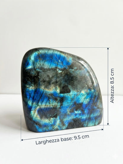 Labradorite del Madagascar – Uno Spettacolo di Luci e Riflessi (806g).